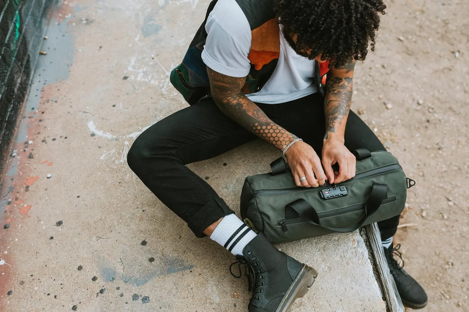 Dime Bags Omerta Brigata Carbon Filter Duffle Bag with Padded Interior and Locking Zipper | 100% Carbon Lined Carrying Case