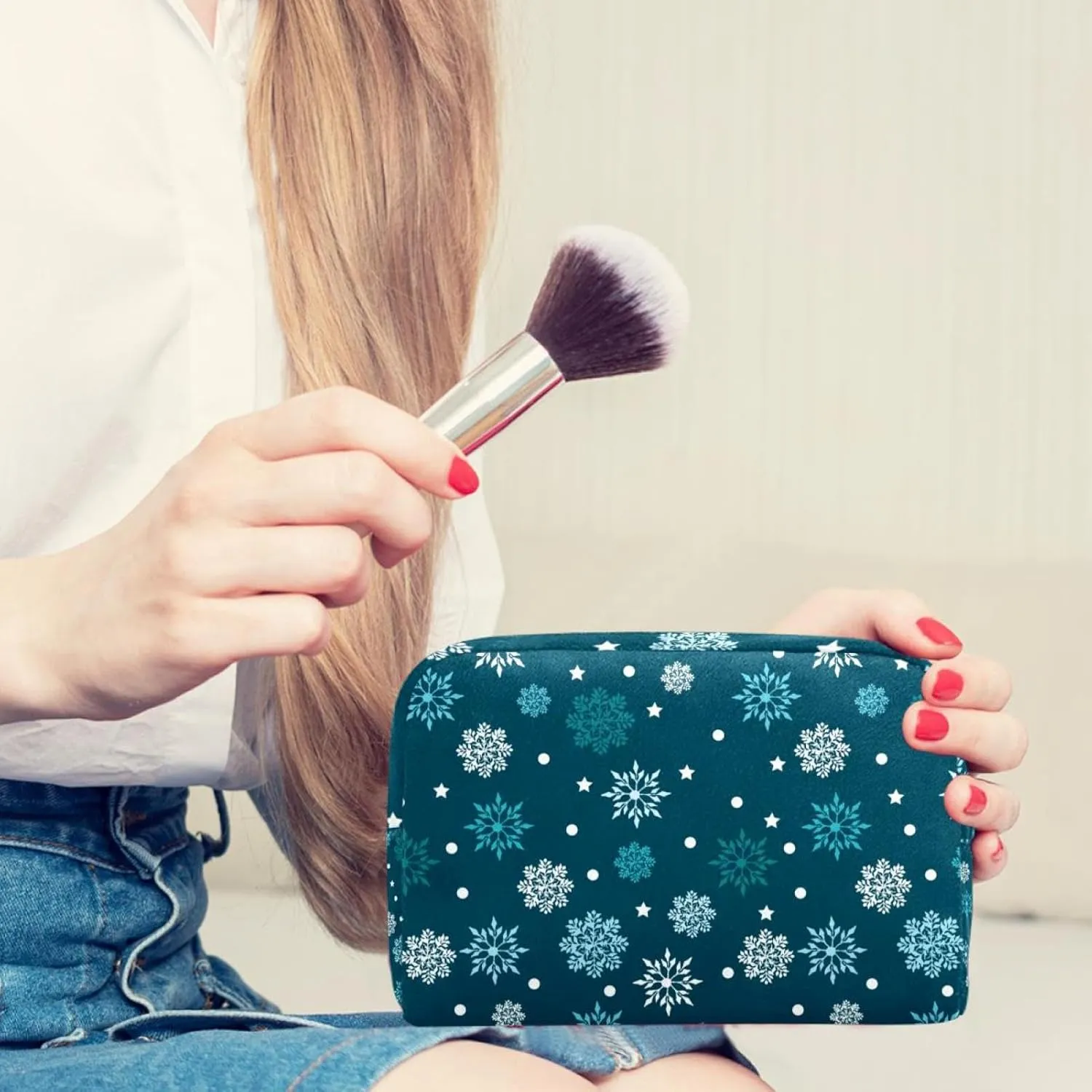 Retro Winter Snowflakes Pattern Small Makeup Bag for Purse, Portable Cosmetic Bag Zipper Makeup Pouch for Women, Stationery, Toiletries, Travel Accessories