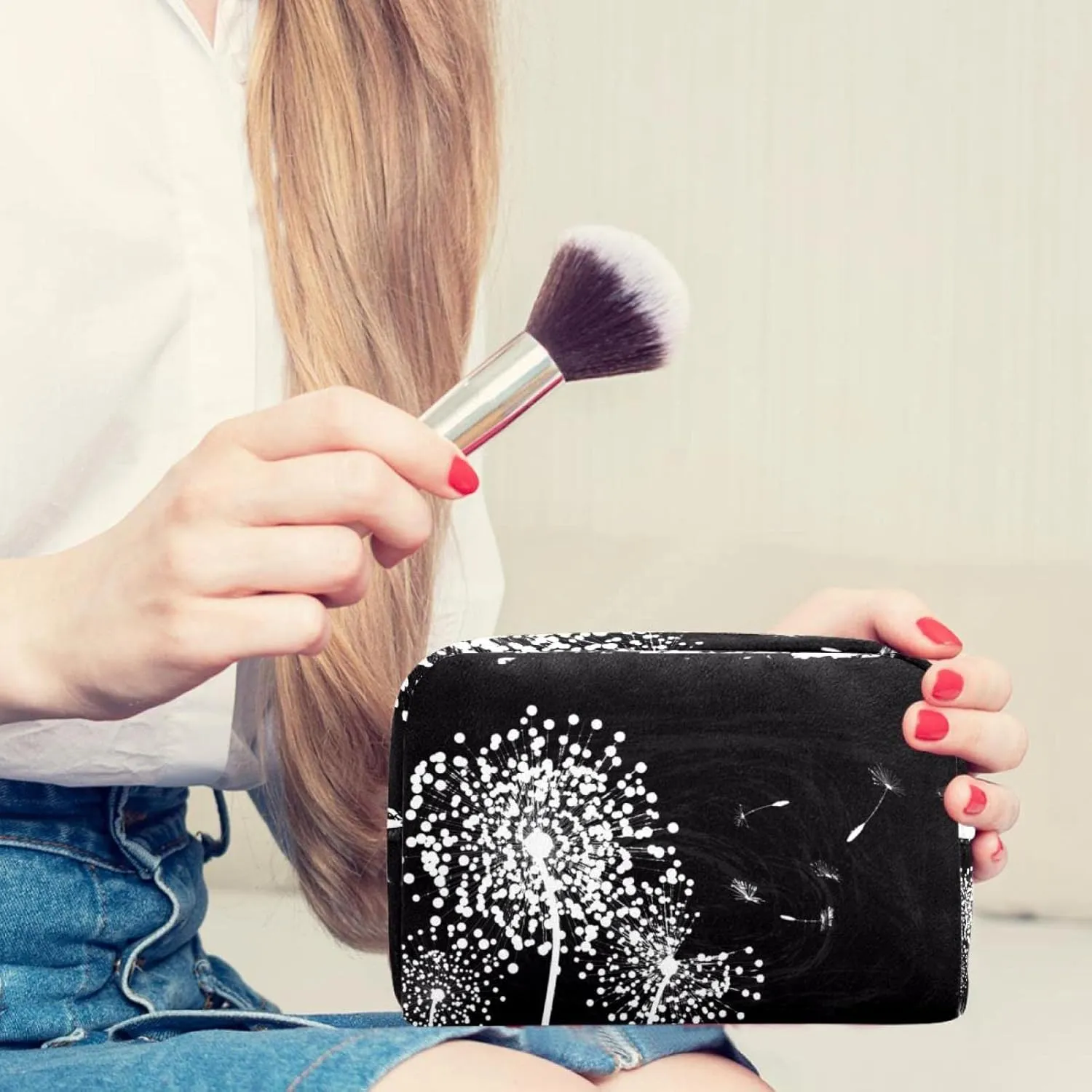 Travel Makeup Bag for Women, Black and White Dandelion Background Travel Cosmetic Bag Pencil Case Portable Makeup Pouch Toiletry Bag for Girls