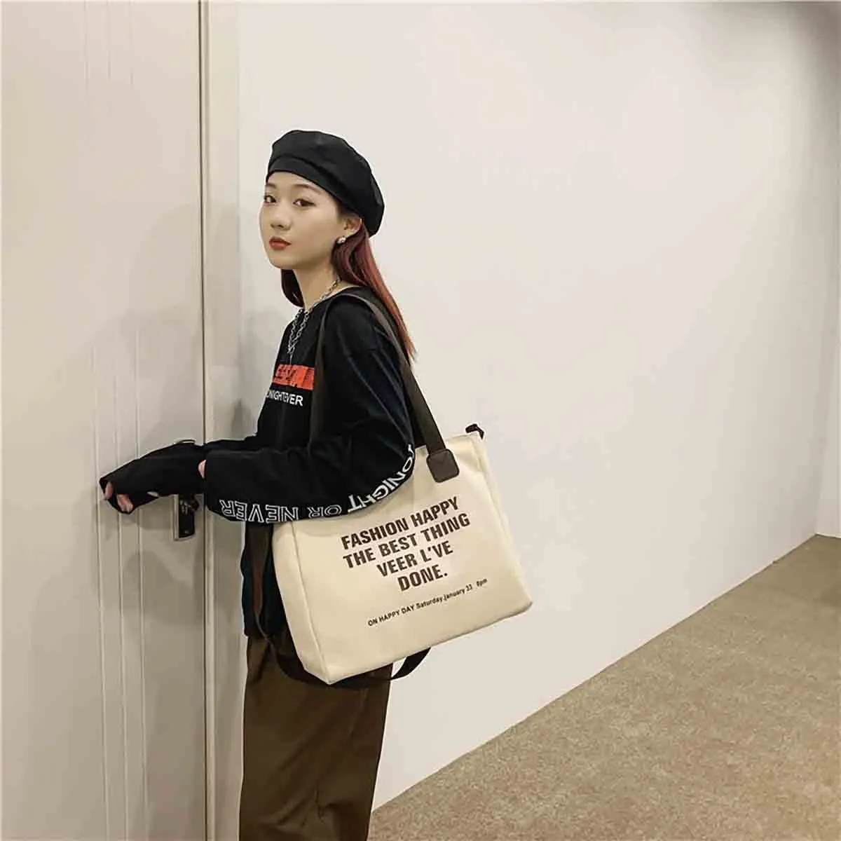 Women's canvas handbag Women's messenger bag Men's and women's fashionable retro messenger bag