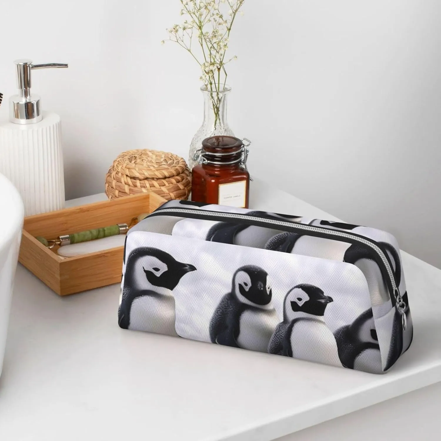 Young Penguins With Snow Makeup Bag for Women Men Pencil Pouch Travel Small Cosmetic Bag Zippered Toiletry Bags Aesthetic Pen Bags Trendy Storage Bags Leather Coin Pouch Purse